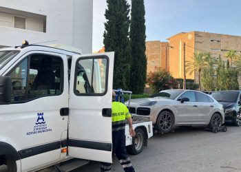 Uno de los vehículos retirados en el control especial.