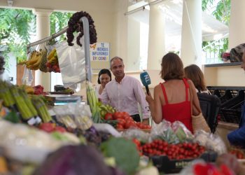 Los concejales de Vila han visitado los comercios de Ibiza que forman parte de la iniciativa.
