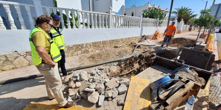 Reparación de un vertido de fecales en Cala de Bou.