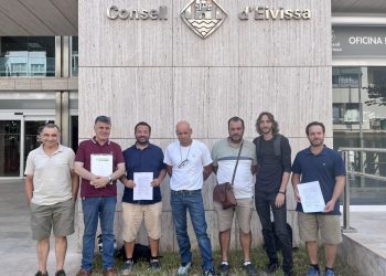 Participantes en reunión en el Consell  de Ibiza donde han entregado el Manifesto conjunto.