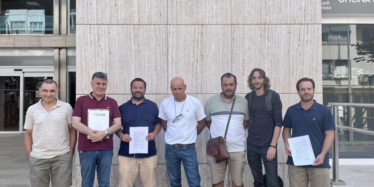 Participantes en reunión en el Consell de Ibiza donde han entregado el Manifesto conjunto.