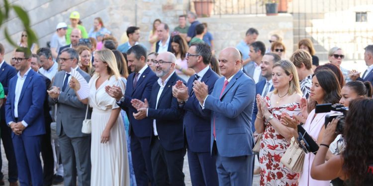 Vicent Marí y las demás autoridades, durante los actos del 8 d'Agost en la catedral. Foto Consell