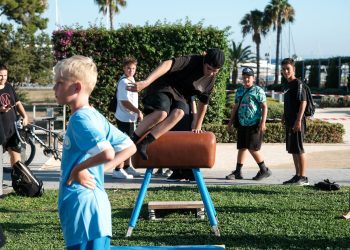 Joves al carrer. Santa Eulària