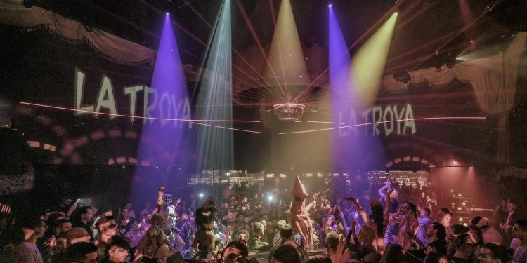 La Troya en Club Chinoise.