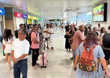 Turistas en el aeropuerto de Ibiza, en una imagen de archivo.
