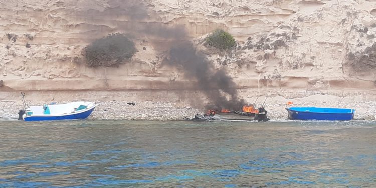 Una imagen del incendio facilitada por RàdioIlla y enviada por Whatsapp a la emisora.