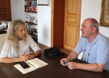 Un momento de la reunión entre Ferrer y Moles. Foto: Ayuntamiento de Santa Eulària