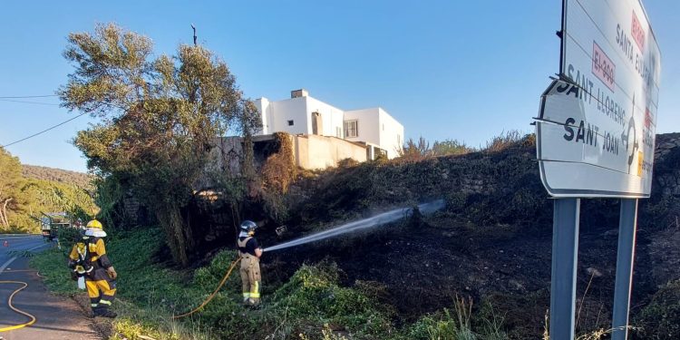 FOTOS: @Bombersdeivissa