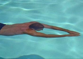 Burt Lancaster en un fotograma de The Swimmer, 'El nadador'.