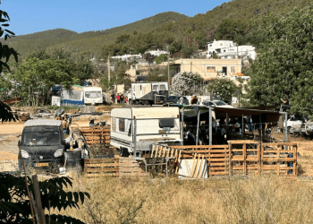 Imagen del desalojo de Can Rova. Foto: Laura Ferrer