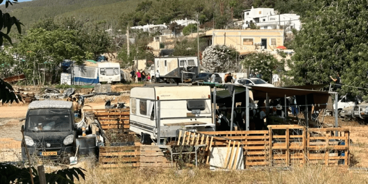 Imagen del desalojo de Can Rova. Foto: Laura Ferrer