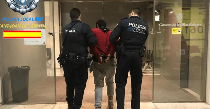 Imagen de la detención compartida en las redes sociales. Foto: Policía Local de Sant Joan