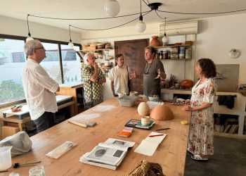 Visita al estudio que alberga las actividades de la Asociación Cultural Anneliese Witt – Rafael Tur Costa en la casa que ambos compartían.