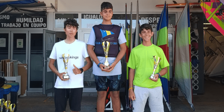 Podio de la categoría Ilca 6.