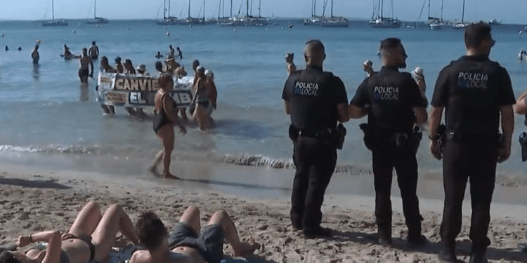 Imagen de la protesta en Eivissa. FOTO: IB3