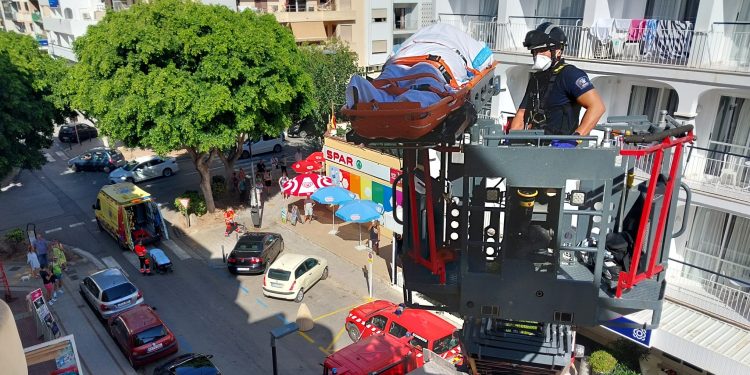 Imagen del rescate. Foto: Bombers d'Eivissa.