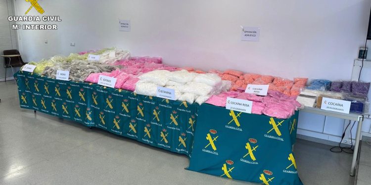Imagen general de la droga incautada.