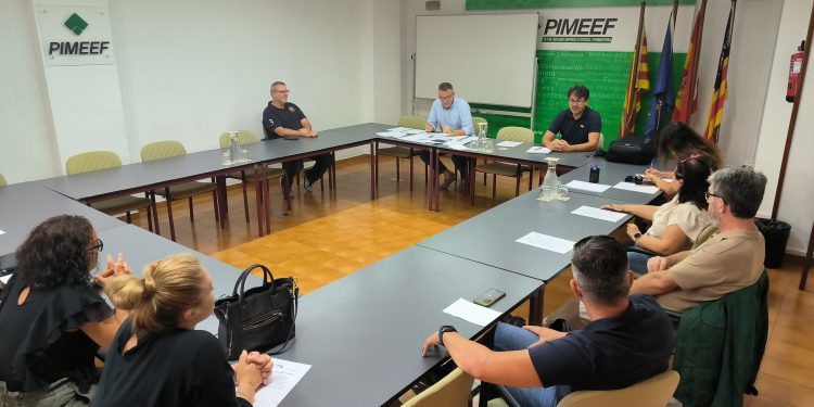 Imagen de la reunión de la agrupación empresarial del pequeño comercio de Ibiza.