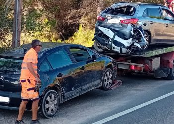 Los vehículos implicados han sido retirados por Grúas Ibiza, que también se ha llevado la moto implicada en otro accidente esta mañana.