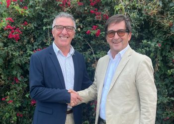 Alfonso Rojo, de Frutas La Palentina de Sant Jordi, junto a Juan Carlos Fernández.
