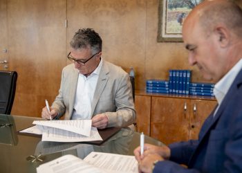 Firma del convenio. Foto: Consell de Ibiza