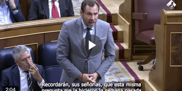El ministro Óscar Puente ha aprovechado sus dos intervenciones para señalar la corrupción del PP.