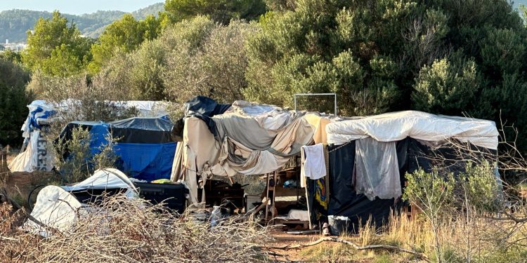 Imagen de un poblado chabolista en Ibiza.