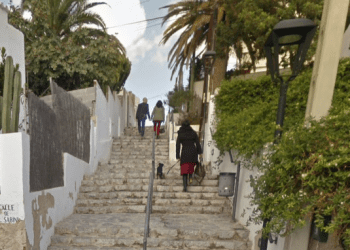 Escaleras de la calle Juan Ramón Jiménez de Ibiza.
