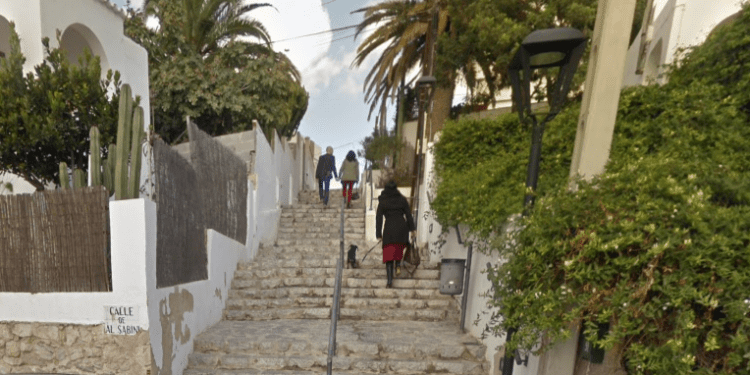 Escaleras de la calle Juan Ramón Jiménez de Ibiza.