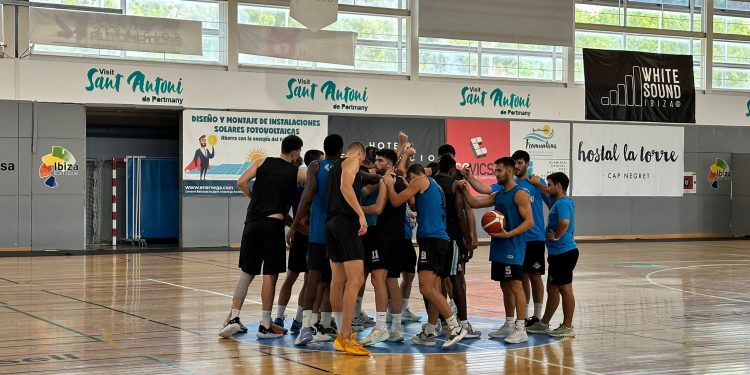 Imagen de los jugadores. FOTO: CB Sant Antoni