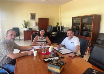 Una imagen de la reunión entre los representantes de la AEGC y Raquel Guasch, directora insular de la Administración del Estado en Ibiza y Formentera.