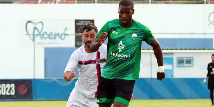 Niko Kata, en primer plano, en una imagen facilitada por el Formentera.