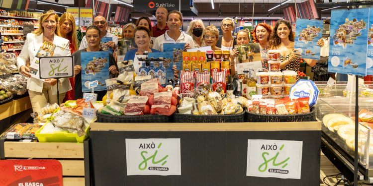 Presentación del calendario solidario. Foto: Asociación Elena Torres