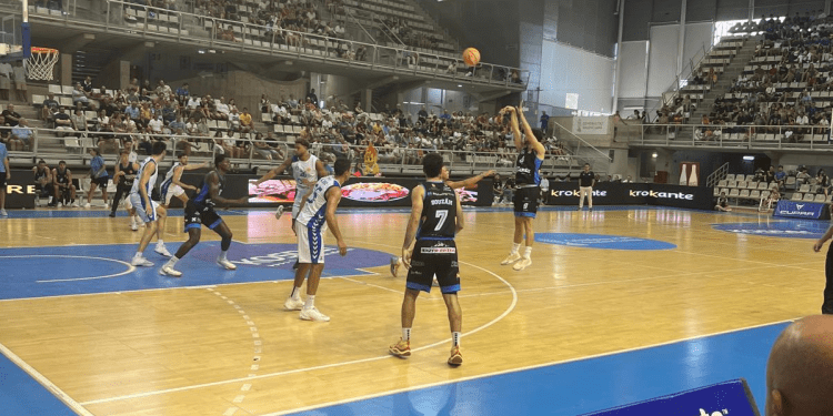 Un momento del partido del Sant Antoni en la pista del Alicante. Foto: Bàsquet Sant Antoni.