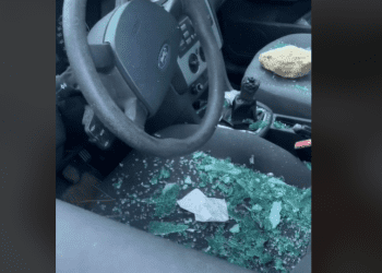 Destrozos en el coche que muestra el vídeo de Tik Tok de la usuaria Irisitxxs.