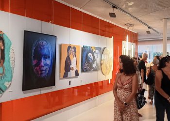 Un momento de la inauguración de la muestra, que se puede ver hasta el 27 de septiembre. Imágenes J. Riera.