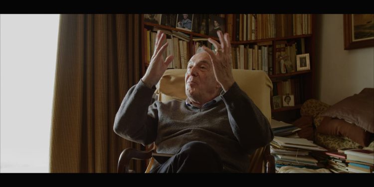 Un fotograma de 'Alzar el vuelo con las alas quemadas', el documental de Fernando Monge sobre Julio Herranz.