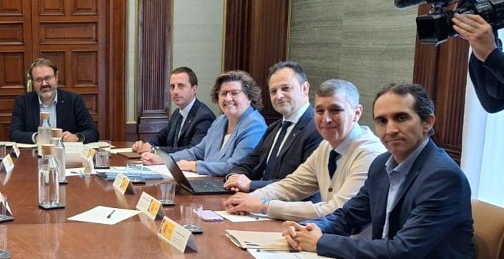 Córdoba, tercero por la izquierda, durante la reunión. Foto: Consell Insular de Formentera
