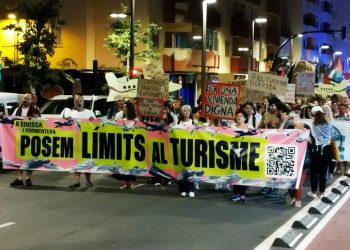 Manifestación para exigir un cambio de modelo turístico. Fotografías y vídeos: Noudiari