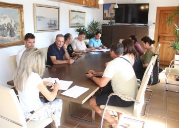 Firma de los convenios. Foto: Ayuntamiento de Santa Eulària