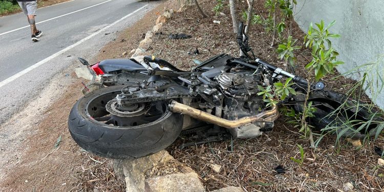 La moto, tras el impacto. Foto: Noudiari