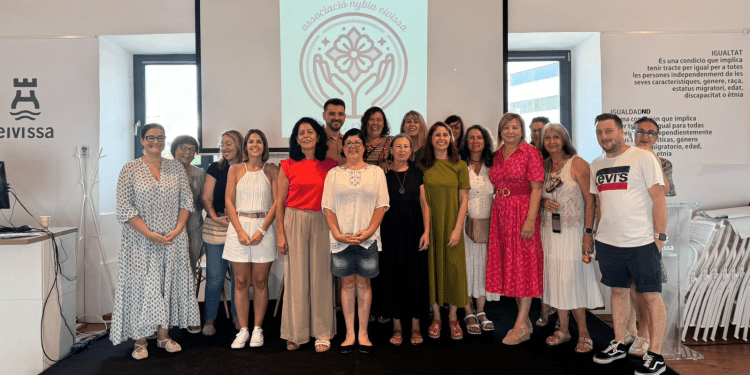 Foto de la presentación de la asociación Nybia Eivissa.