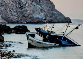 Imagen del pesquero, junto a la costa. Foto: Serafín Grivé Guasch