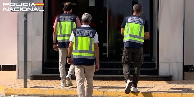 Agentes de la Policía Nacional acuden a realizar una inspección. Foto: Policía Nacional