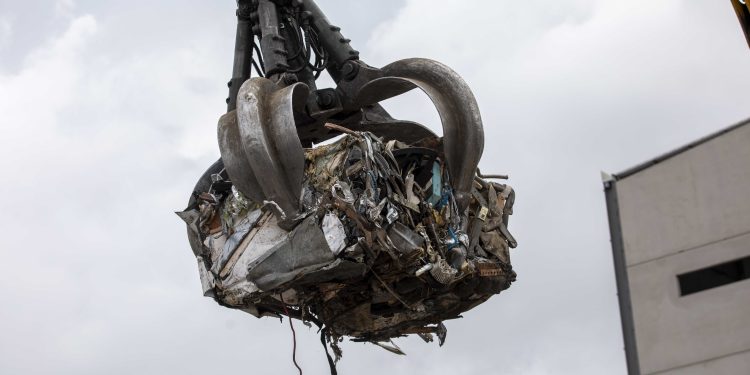 Taxis pirata convertidos en chatarra.