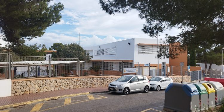 Una de las inversiones se ha realizado en el CEIP Vénda d'Arabí.
