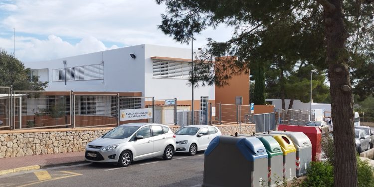 Colegio Vènda de Arabí, donde se han detectado algunos de los casos entre escolares. Foto: NouDiari.es