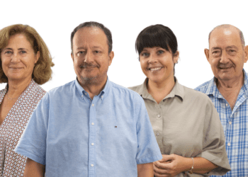 El nuevo presidente, segundo por la izquierda, junto al vicepresidente, la tesorera y la secretaria. Foto: AEMIF