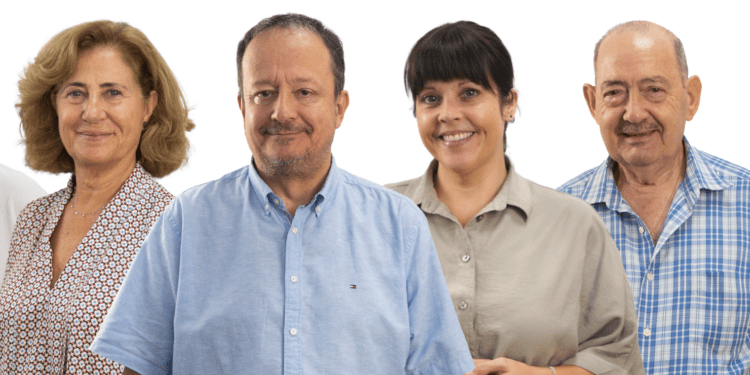El nuevo presidente, segundo por la izquierda, junto al vicepresidente, la tesorera y la secretaria. Foto: AEMIF