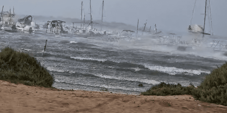 Estany des Peix de Formentera afectado por la DANA, en un vídeo de Paco Mayans cedido por RàdioIlla.